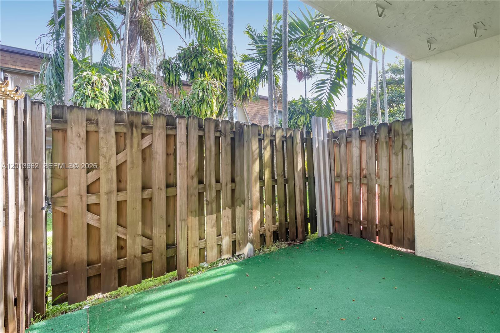 CORAL REEF TOWNHOUSES CON - Residential