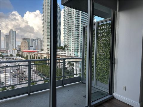 690 SW 1 CT 1211 Miami FL 33130