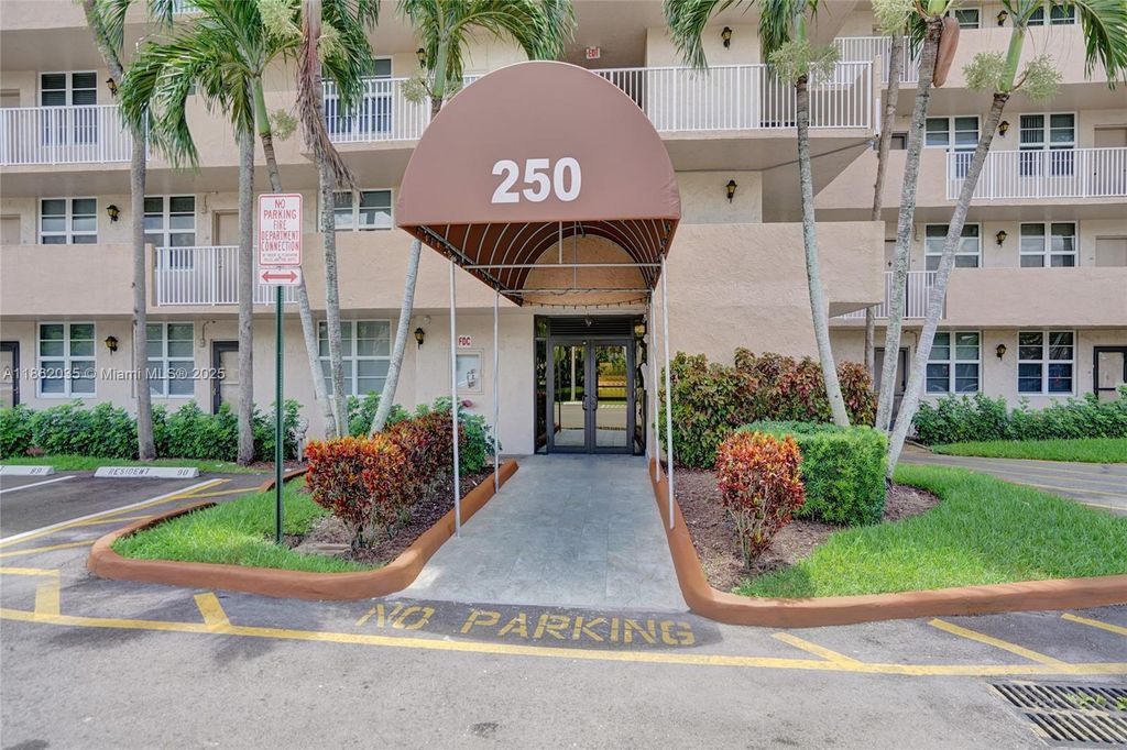 Photo of 250 Jacaranda Dr #206, Plantation, FL 33324 (MLS # A11862035)
