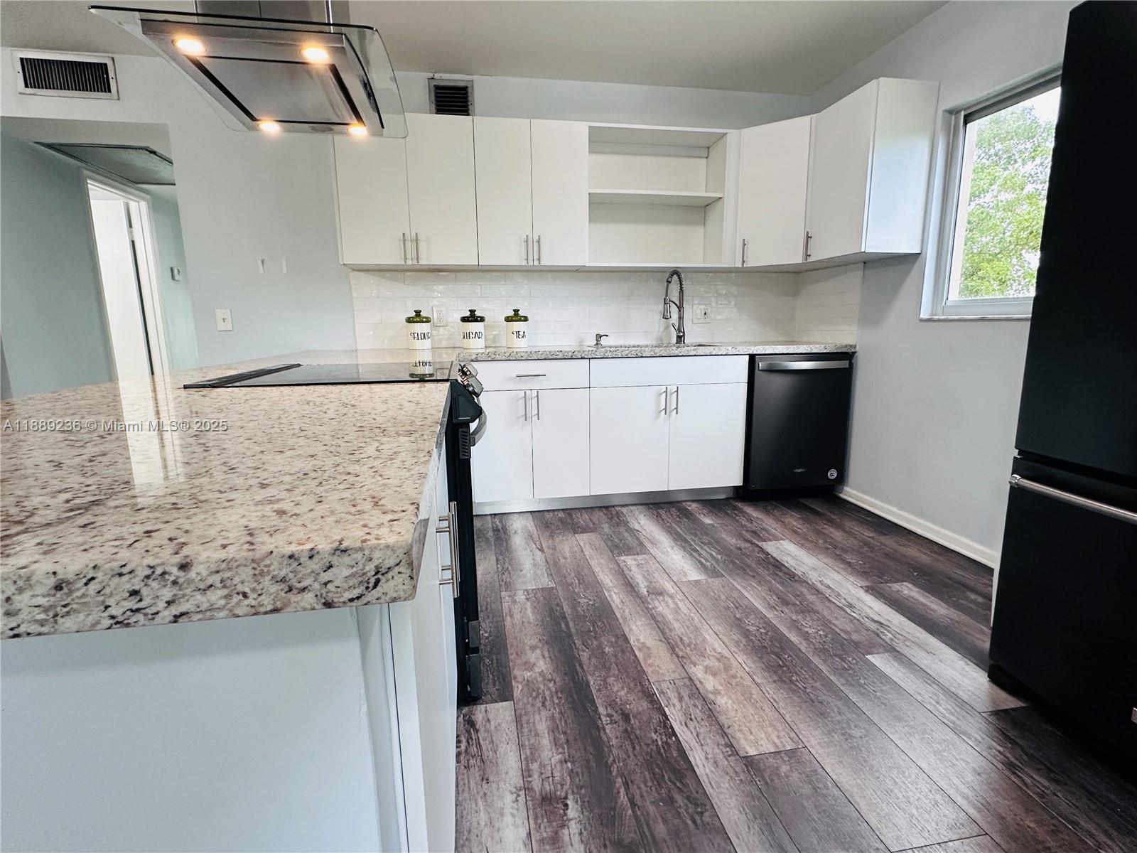 KINGSLEY AT CENTURY VILLAG - Residential Lease