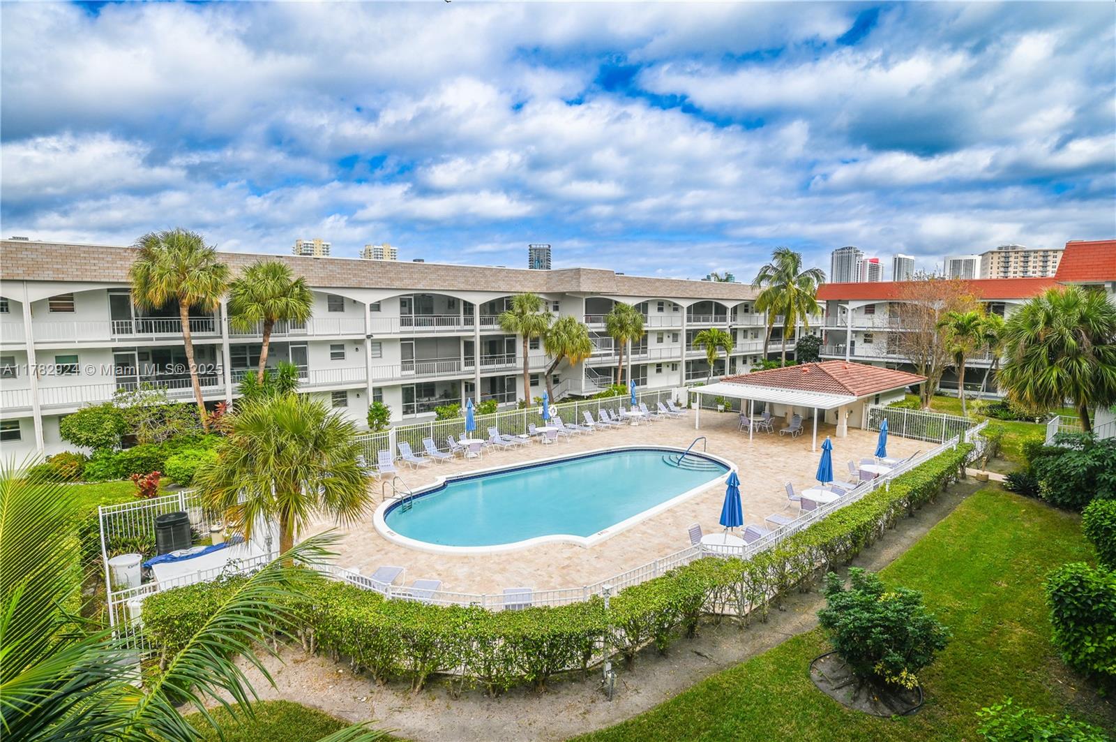 PARADISE VILLAS CONDO - Residential