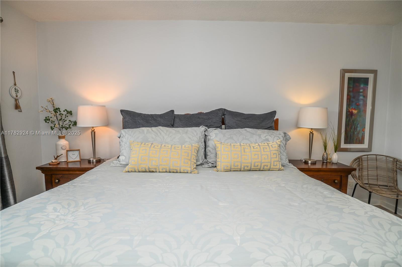 PARADISE VILLAS CONDO - Residential