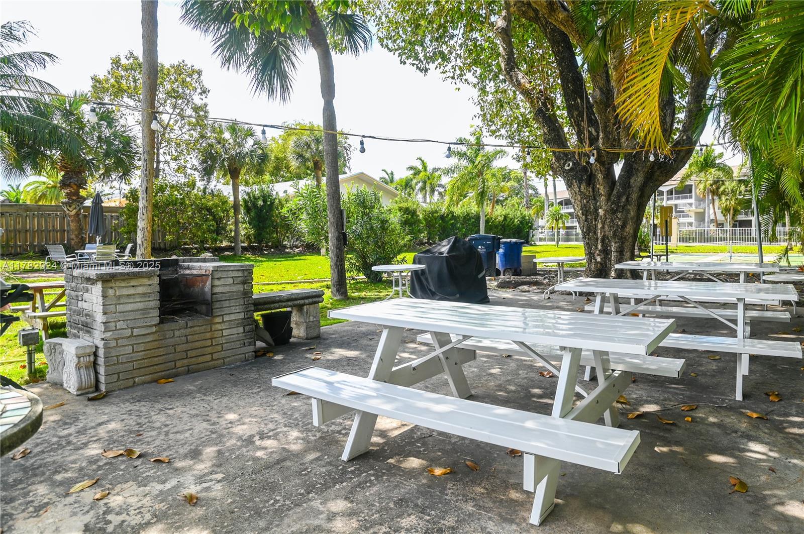 PARADISE VILLAS CONDO - Residential