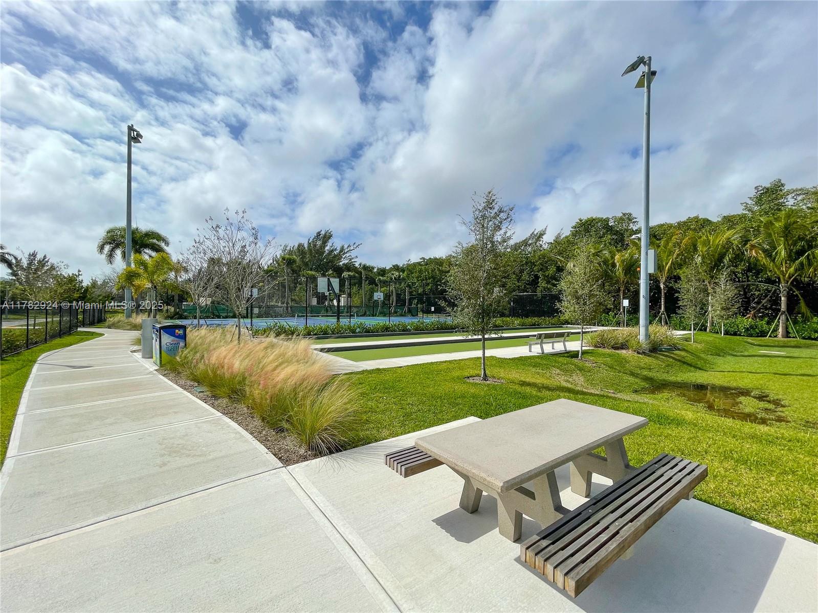 PARADISE VILLAS CONDO - Residential