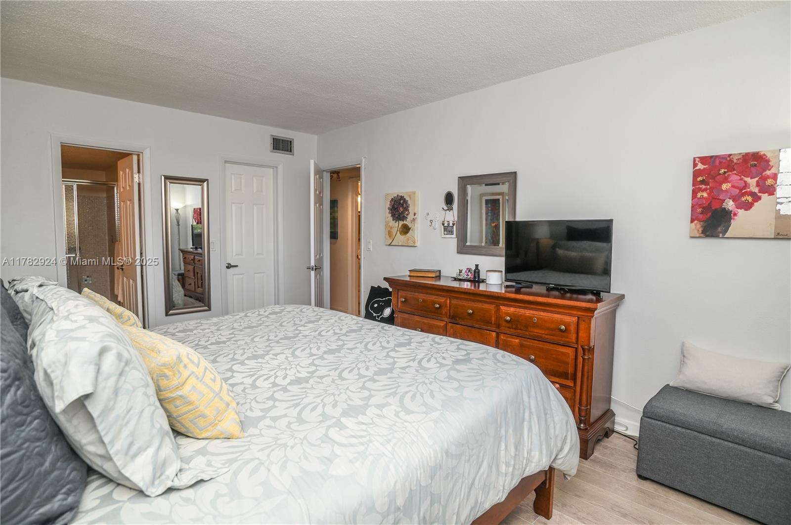 PARADISE VILLAS CONDO - Residential