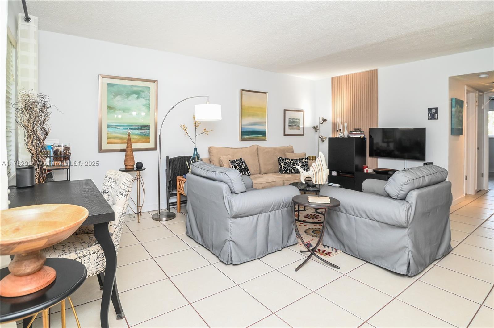 PARADISE VILLAS CONDO - Residential