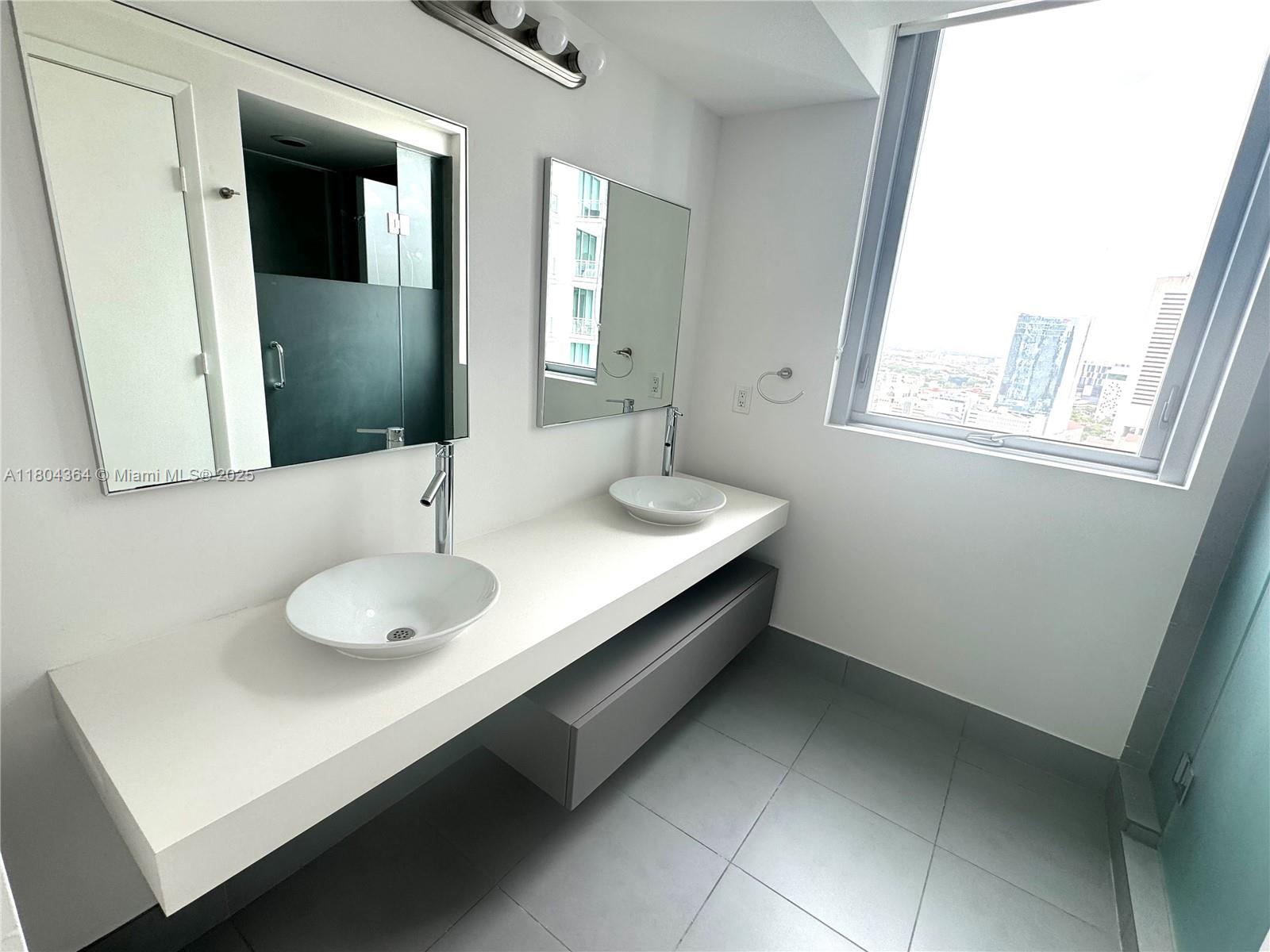 MINT CONDO - Residential