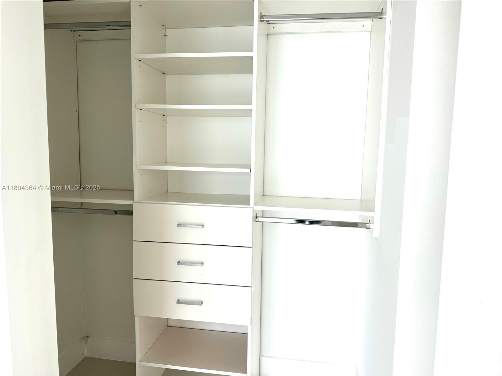 MINT CONDO - Residential