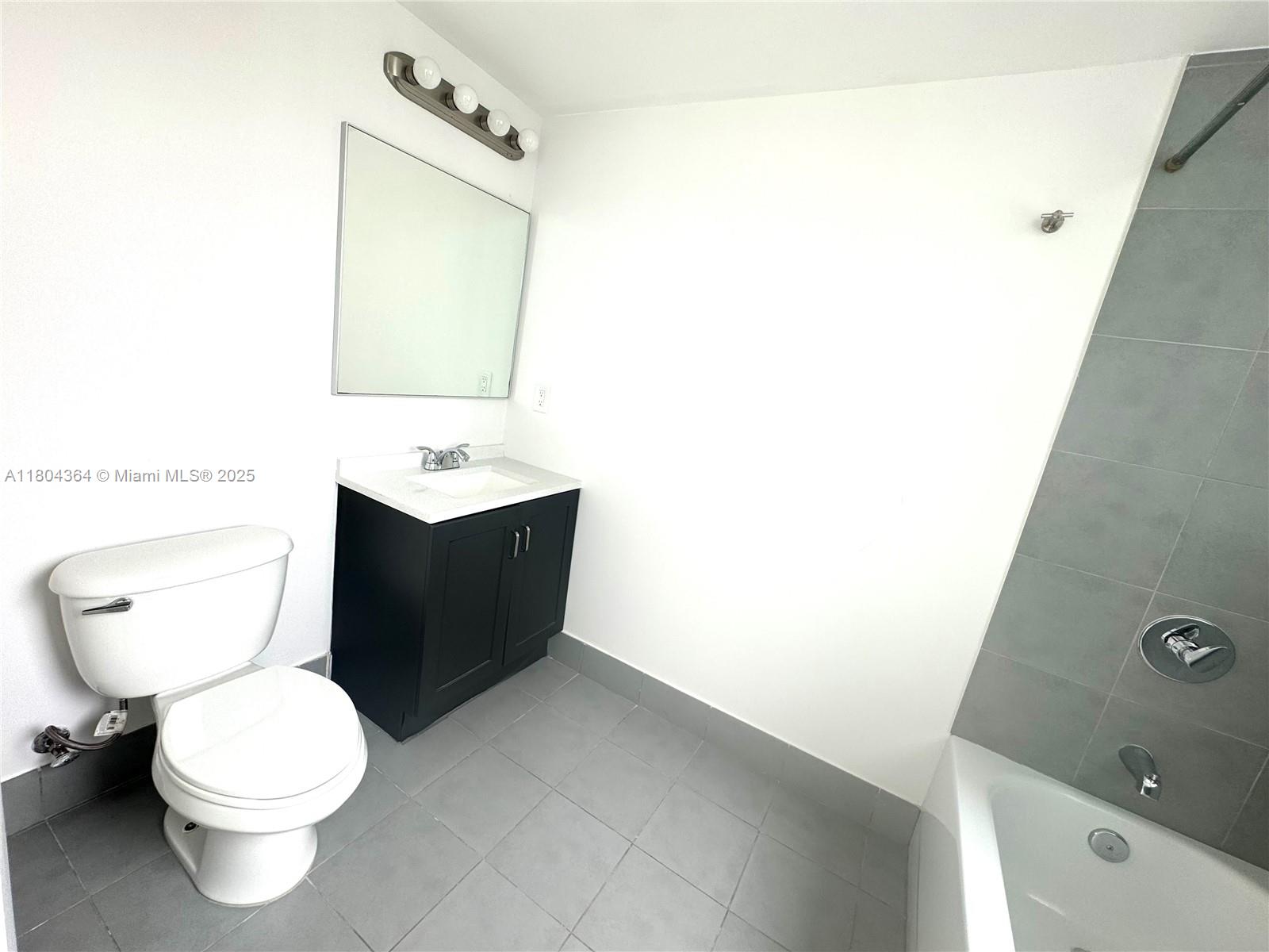 MINT CONDO - Residential