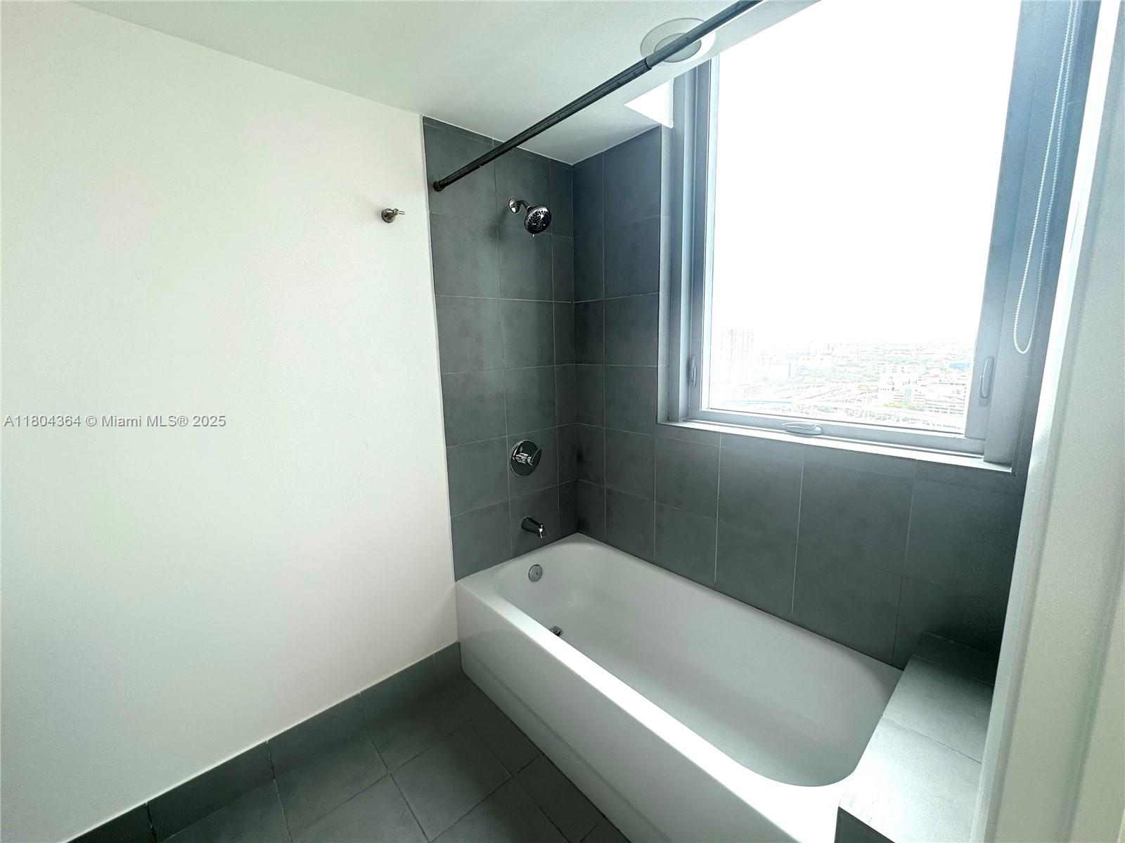 MINT CONDO - Residential