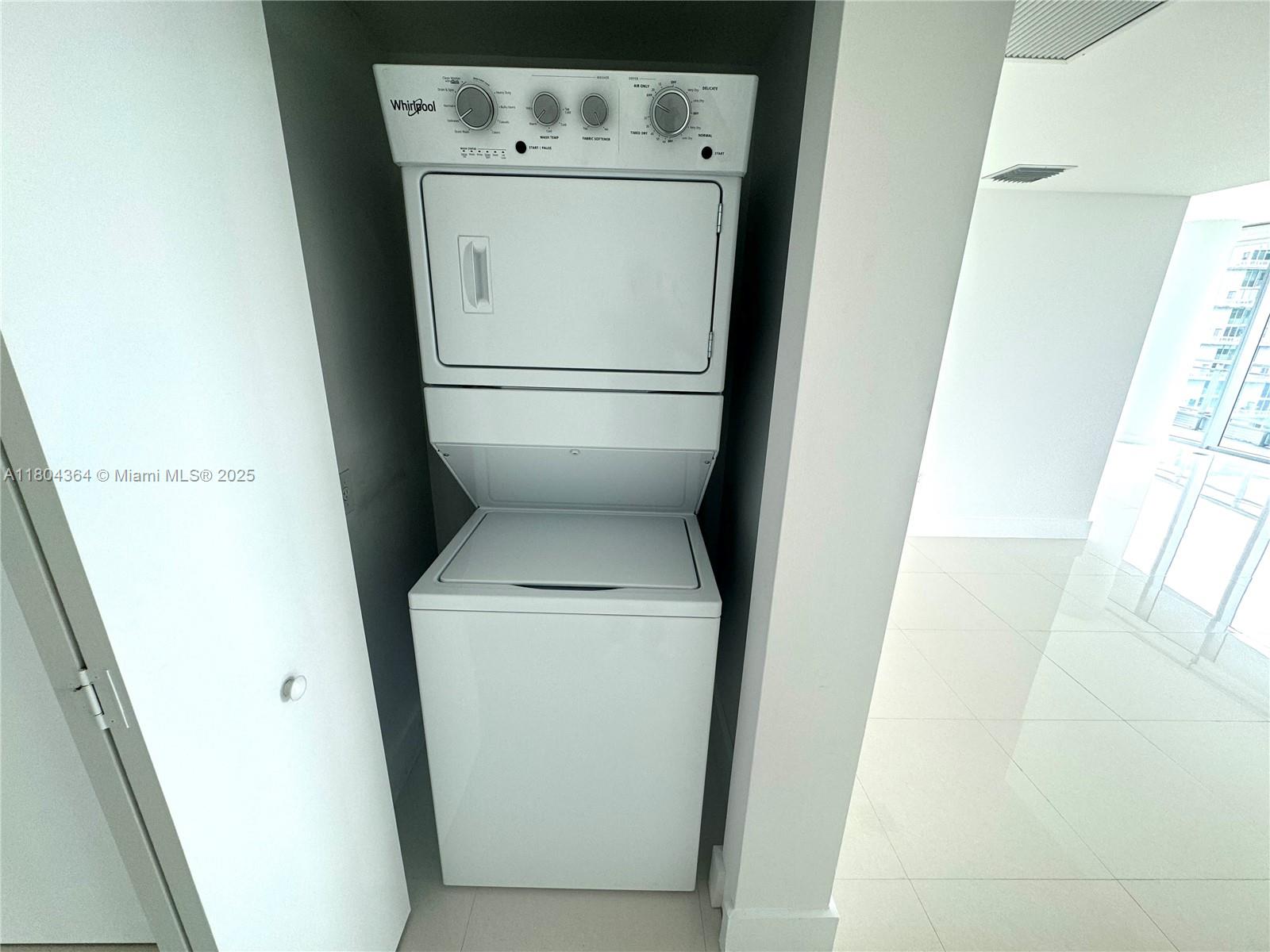 MINT CONDO - Residential