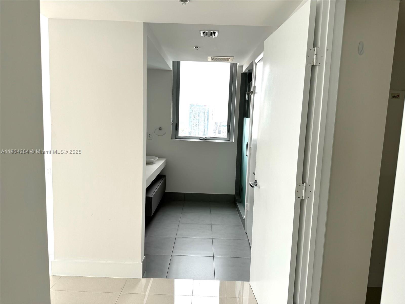 MINT CONDO - Residential