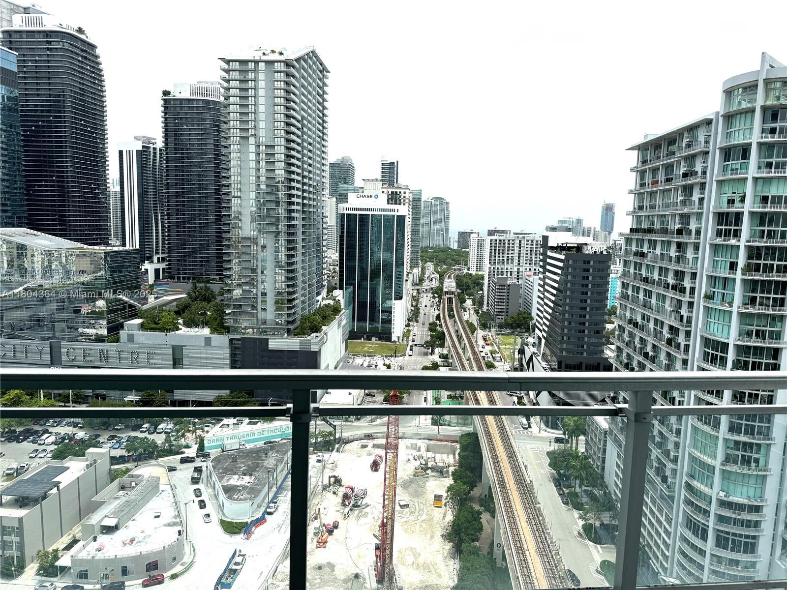 MINT CONDO - Residential