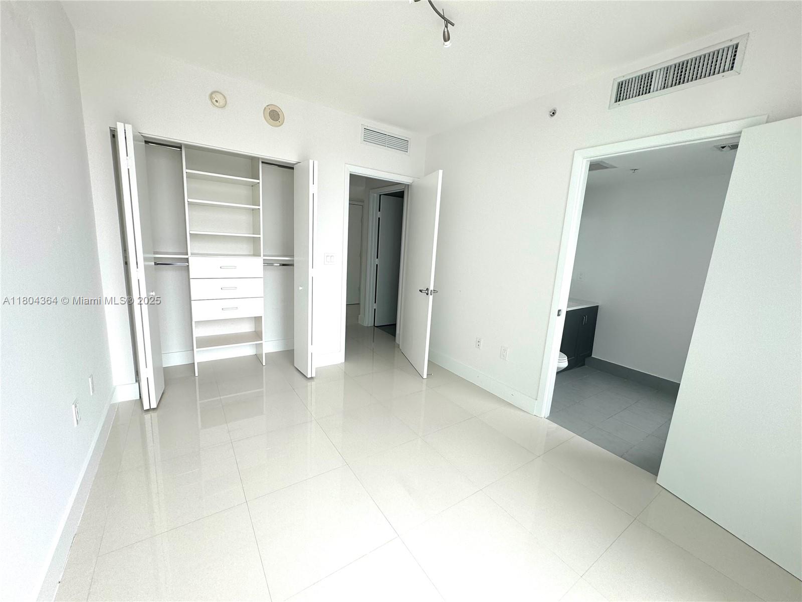 MINT CONDO - Residential