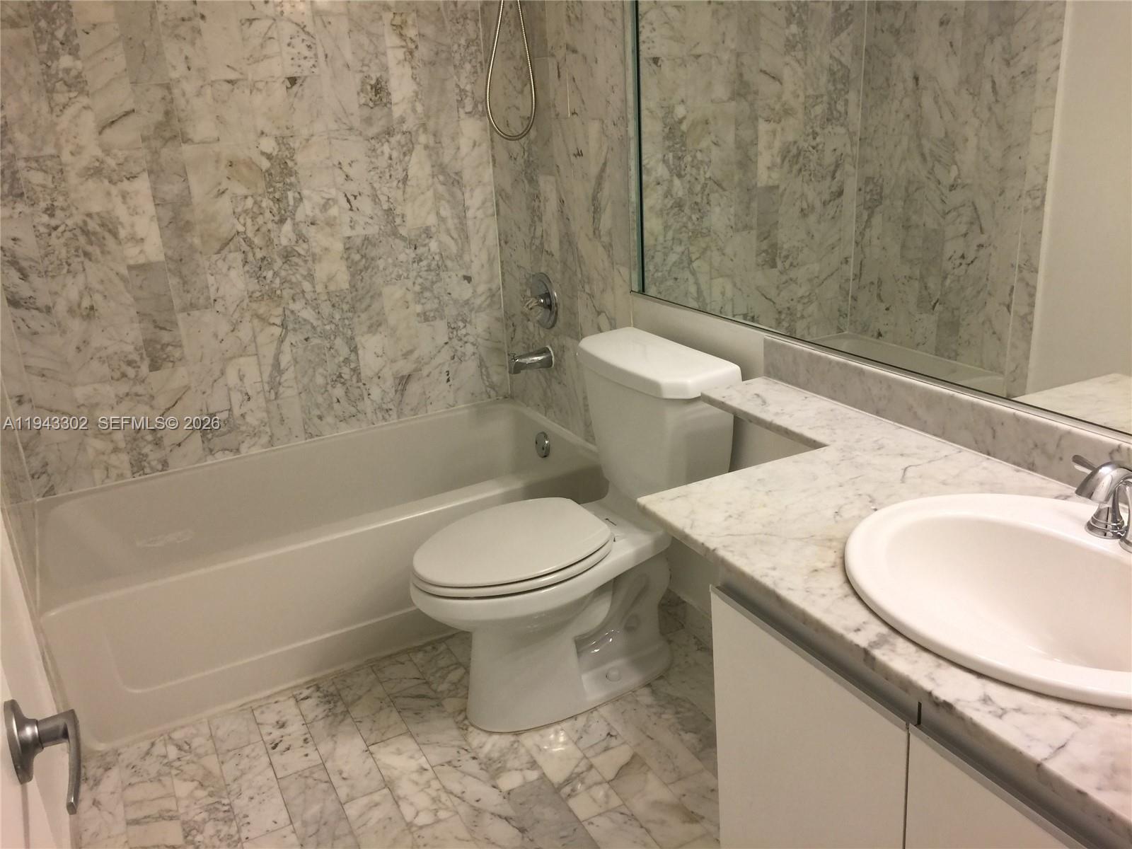 DADELAND COVE SEC 1 - Residential Lease