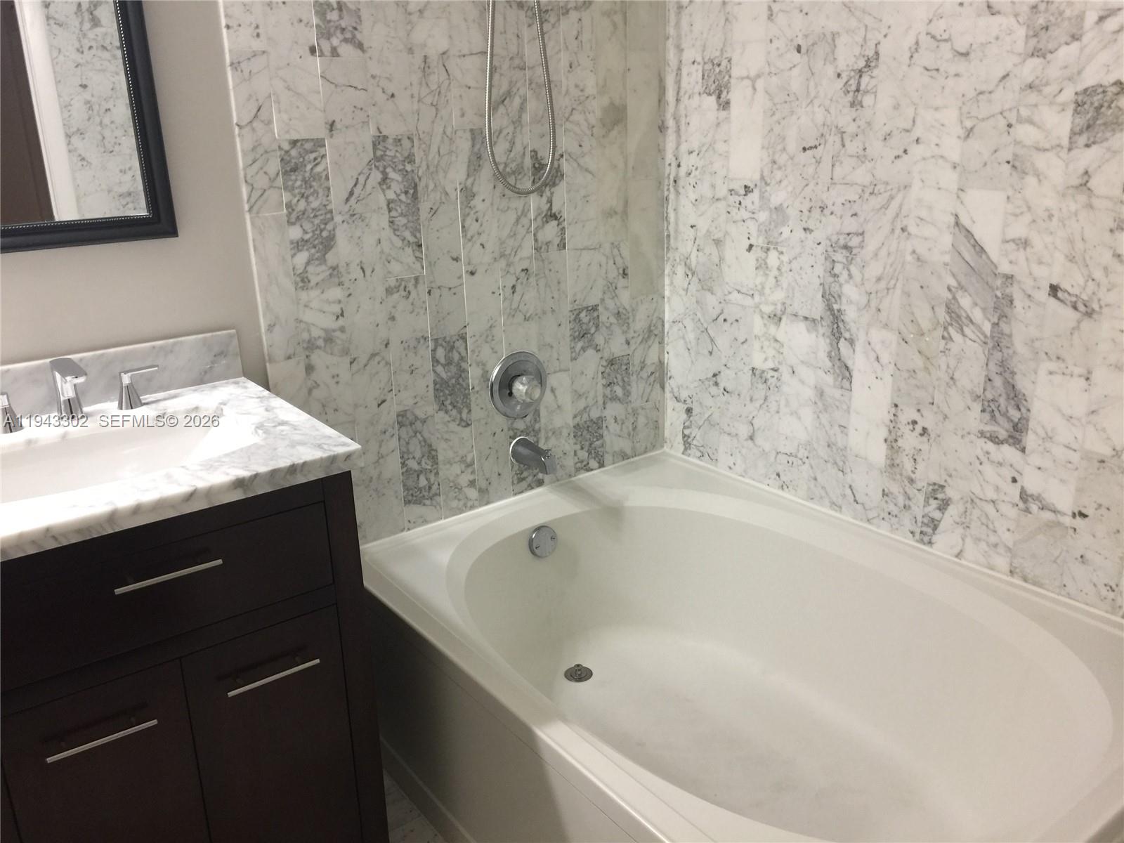 DADELAND COVE SEC 1 - Residential Lease