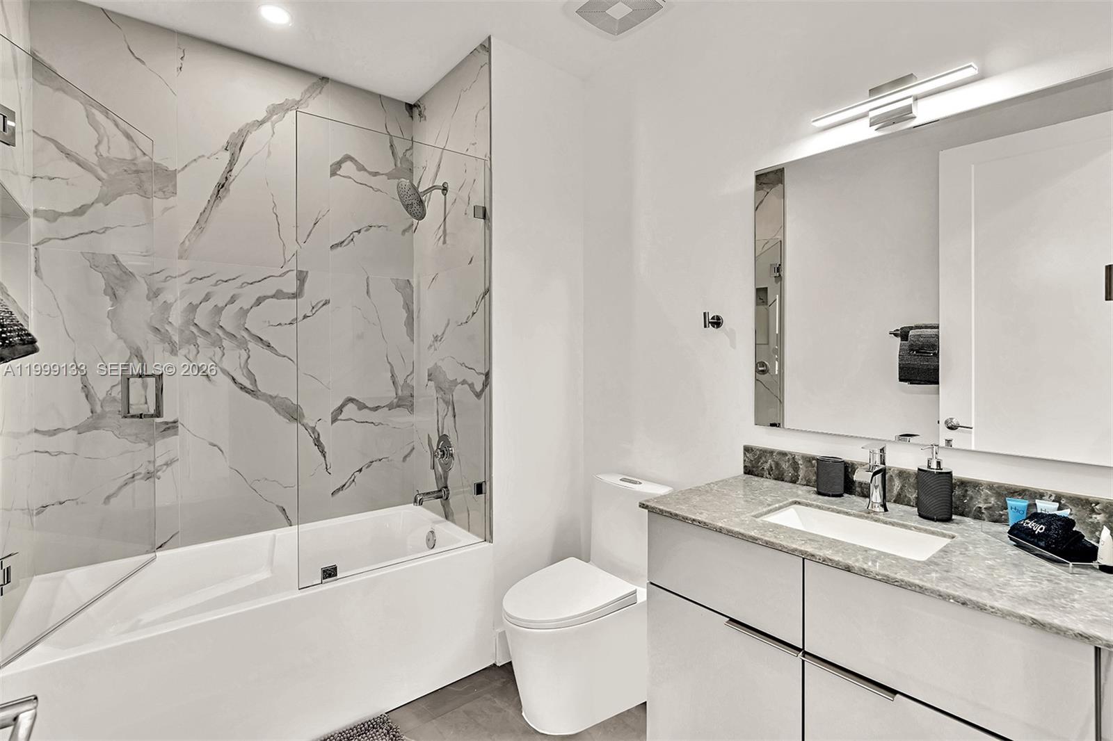 Everglade Land Sales Co - Residential Lease