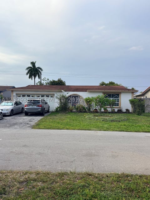 Photo of 8517 Windsor DR, Miramar, FL 33025 (MLS # A12099351)