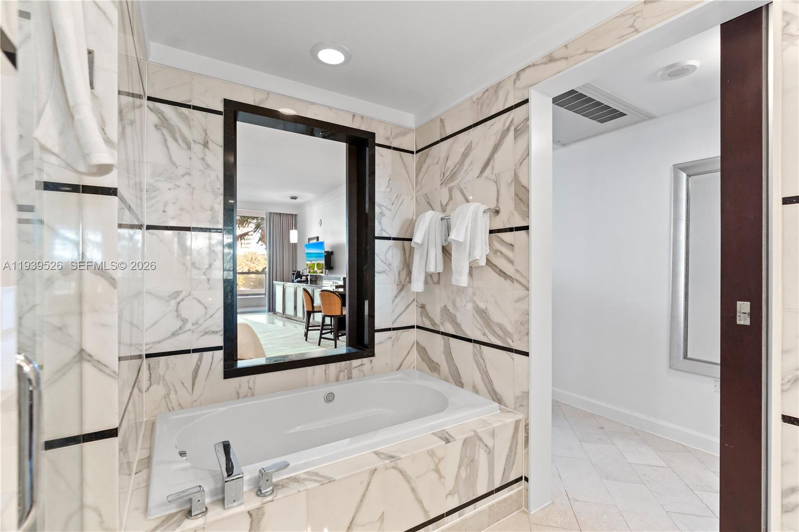 FONTAINEBLEAU III - Residential