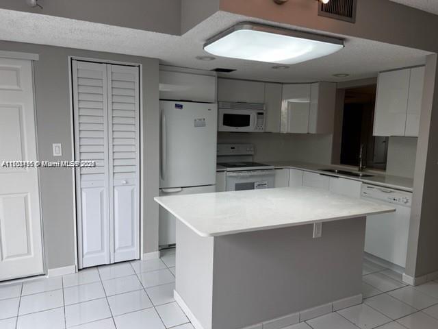 VENETIAN PARK III CONDO - Residential
