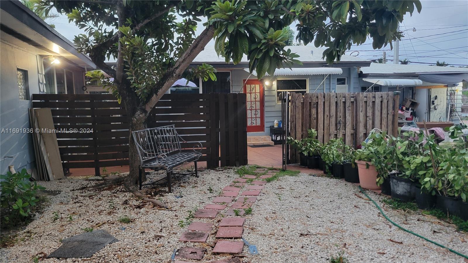 Rental Property at 4201 Sw 60th Pl 1, South Miami, Miami-Dade County, Florida - Bedrooms: 1 
Bathrooms: 1  - $2,000 MO.