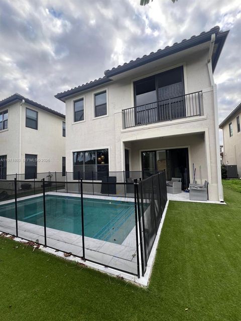 9909 W 32nd Ln Hialeah FL 33018