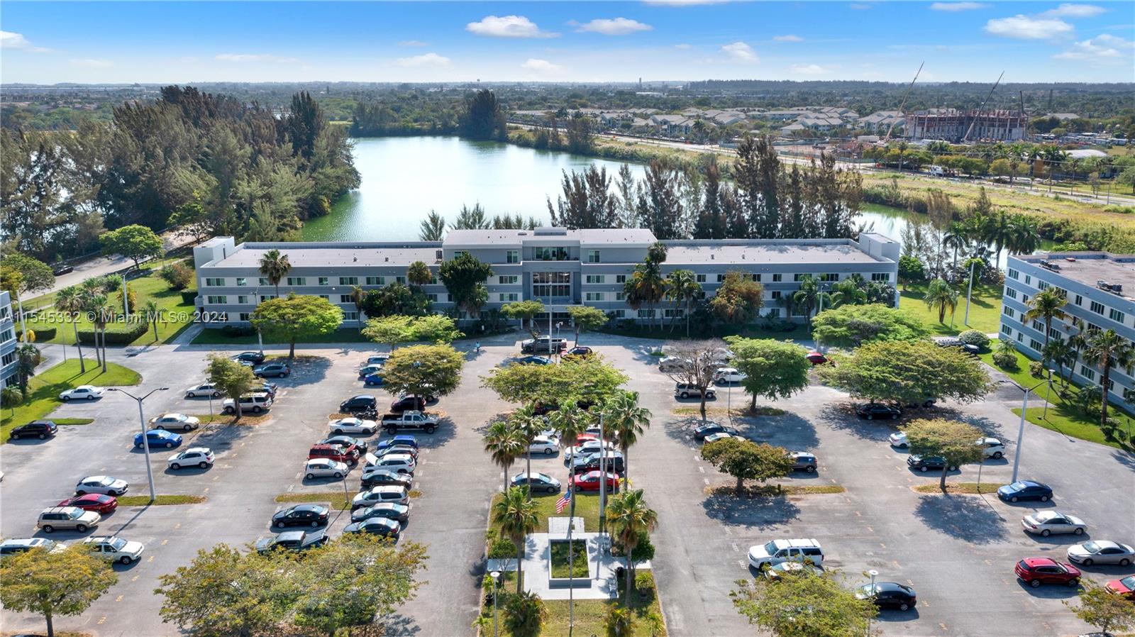 NARANJA LAKES CONDO NO 5 - Residential