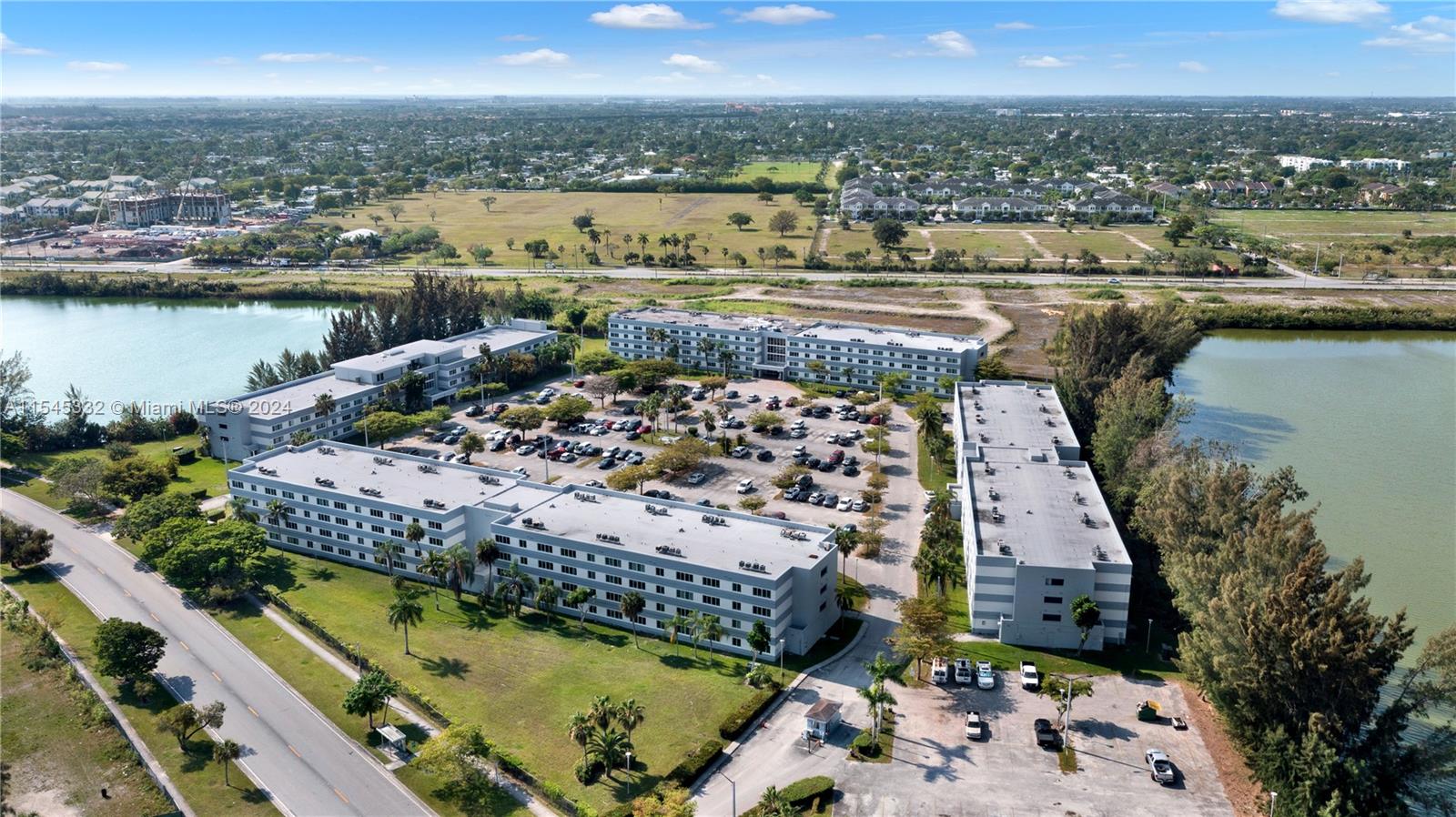 NARANJA LAKES CONDO NO 5 - Residential