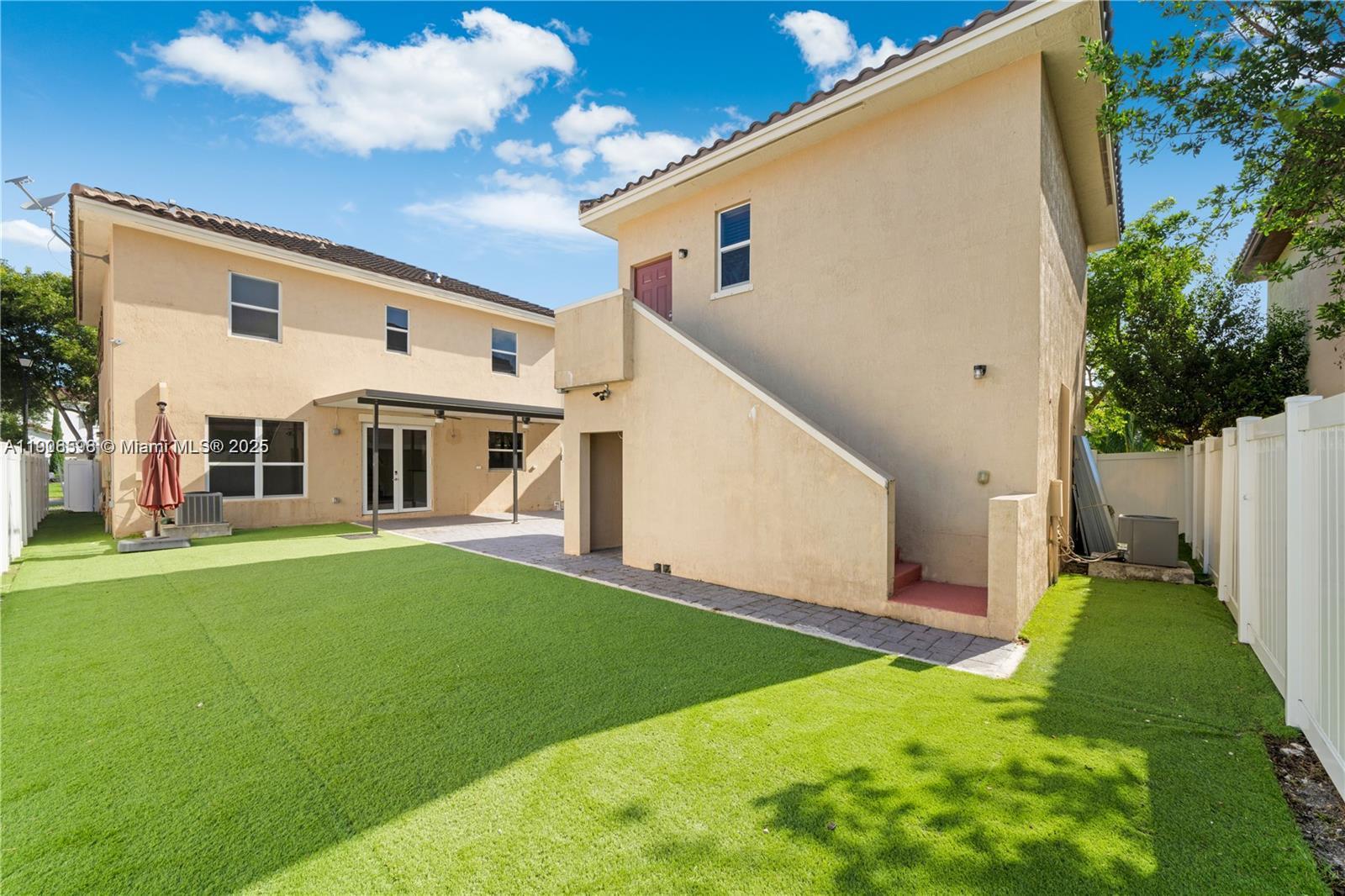 KENDALL COMMONS RESIDENTIA - Residential