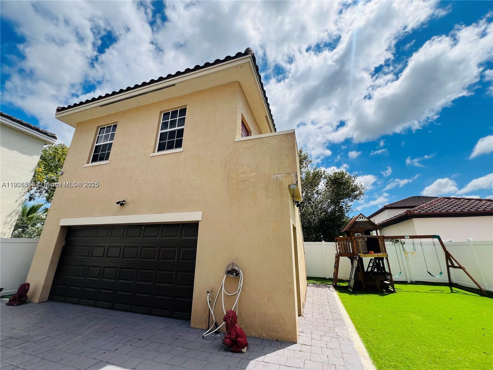 KENDALL COMMONS RESIDENTIA - Residential