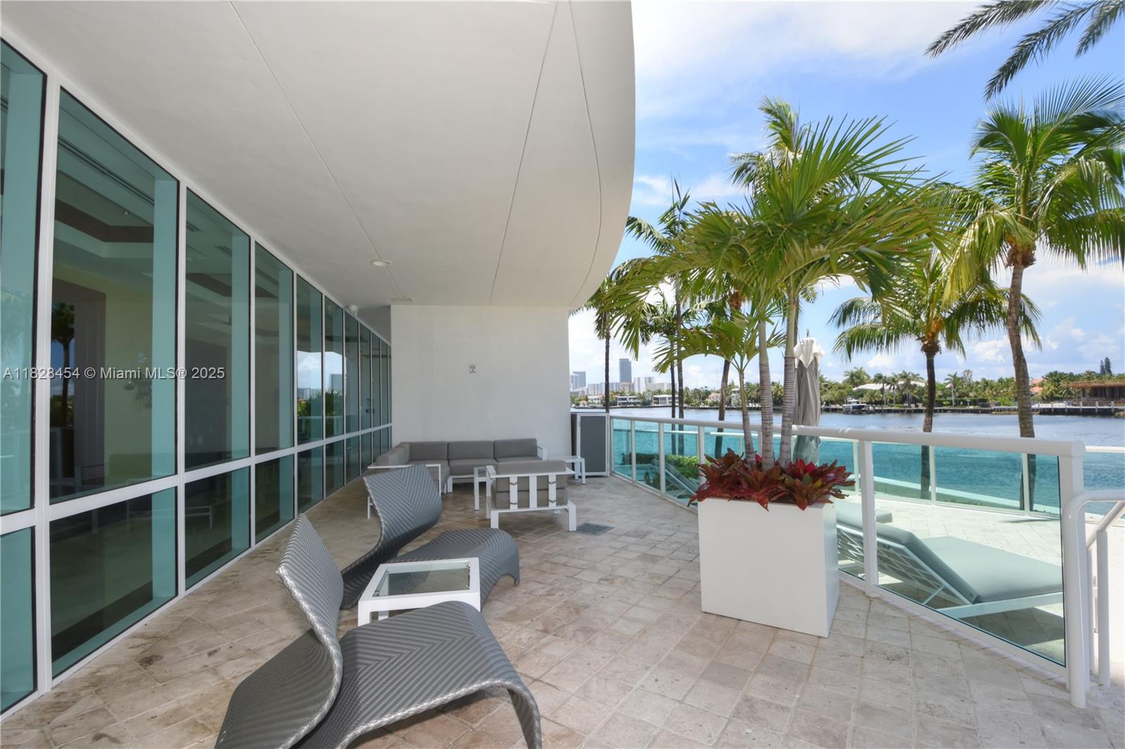 HAMPTONS SOUTH CONDO - Residential