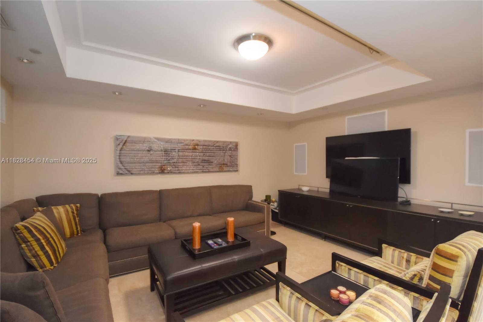 HAMPTONS SOUTH CONDO - Residential