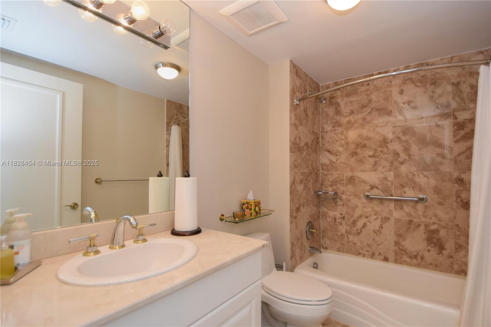 HAMPTONS SOUTH CONDO - Residential