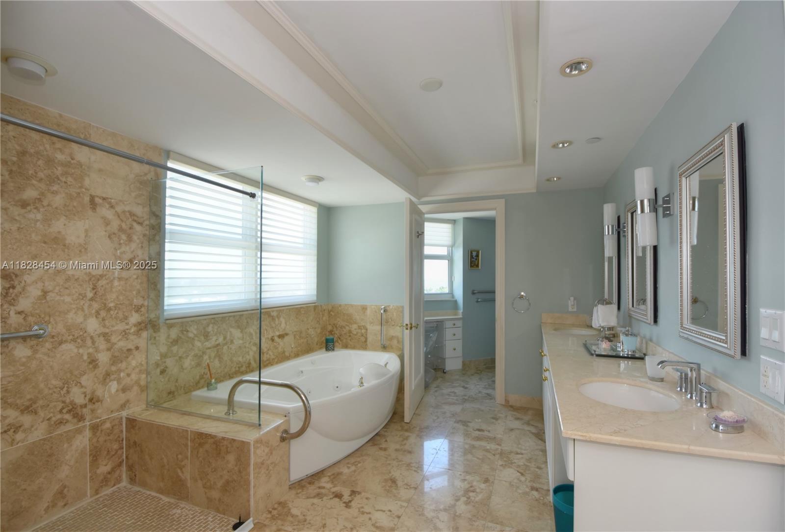 HAMPTONS SOUTH CONDO - Residential