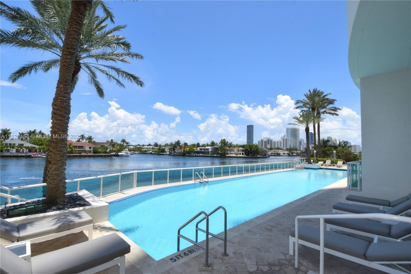 HAMPTONS SOUTH CONDO - Residential