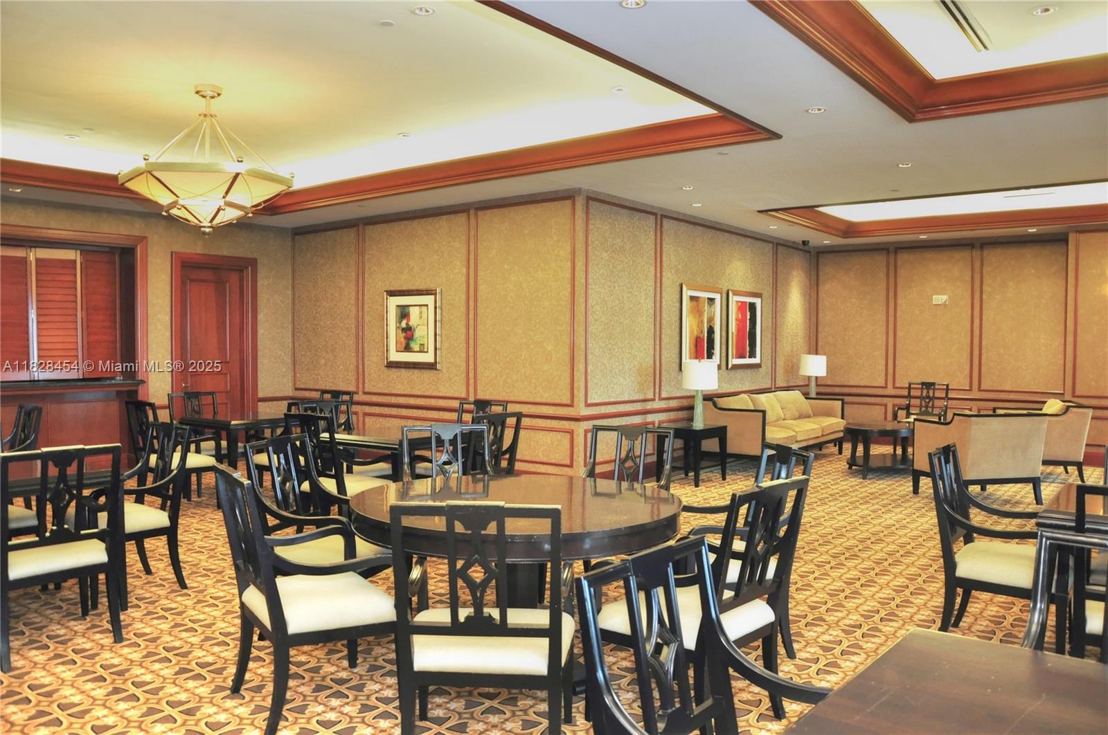 HAMPTONS SOUTH CONDO - Residential