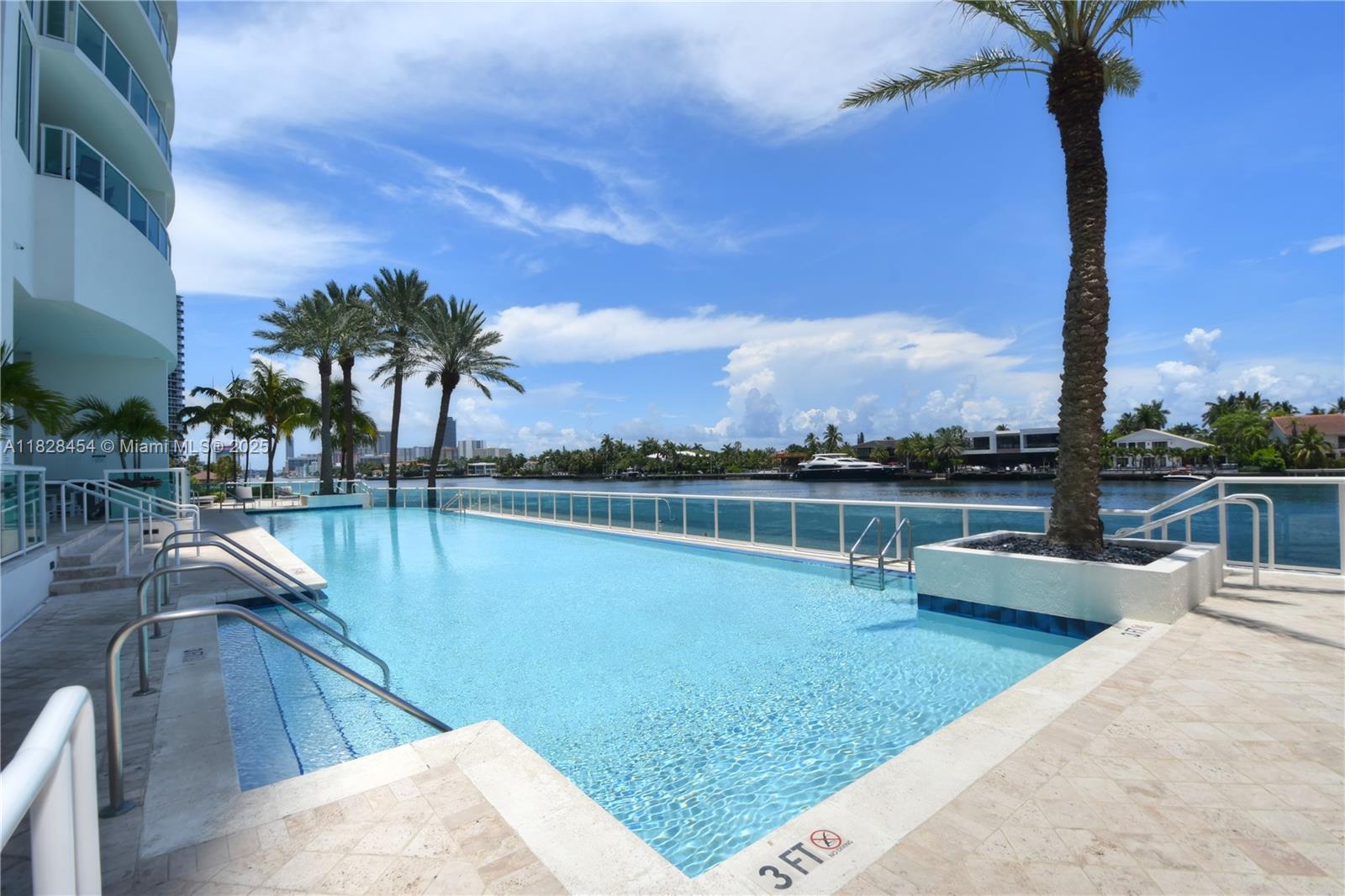 HAMPTONS SOUTH CONDO - Residential