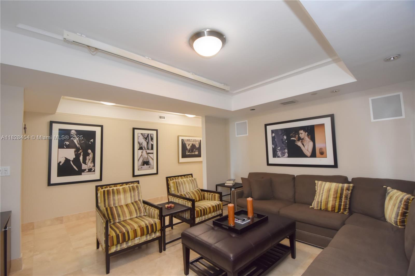 HAMPTONS SOUTH CONDO - Residential