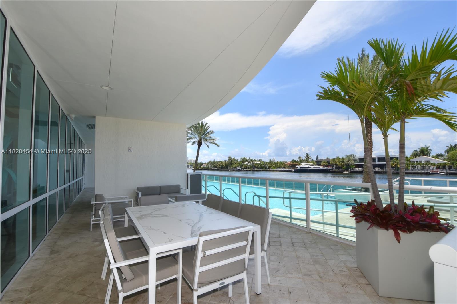 HAMPTONS SOUTH CONDO - Residential