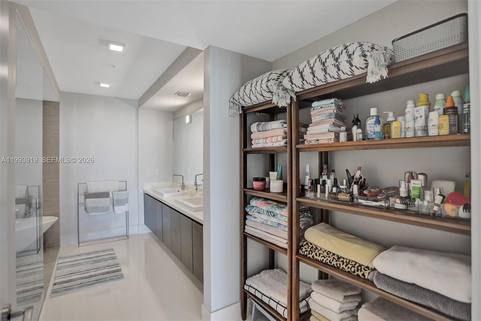 PARQUE TOWERS CONDO - Residential