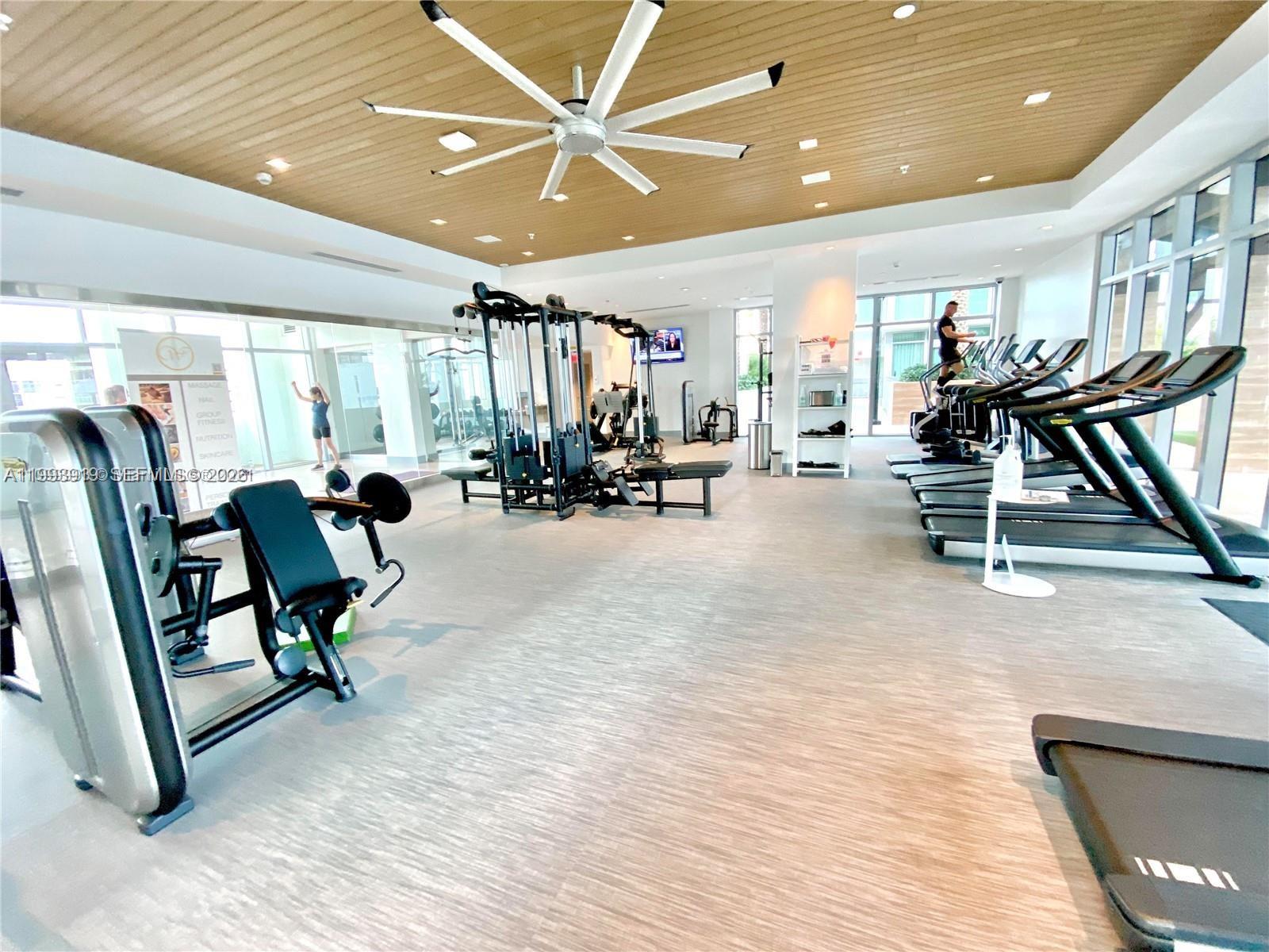 PARQUE TOWERS CONDO - Residential