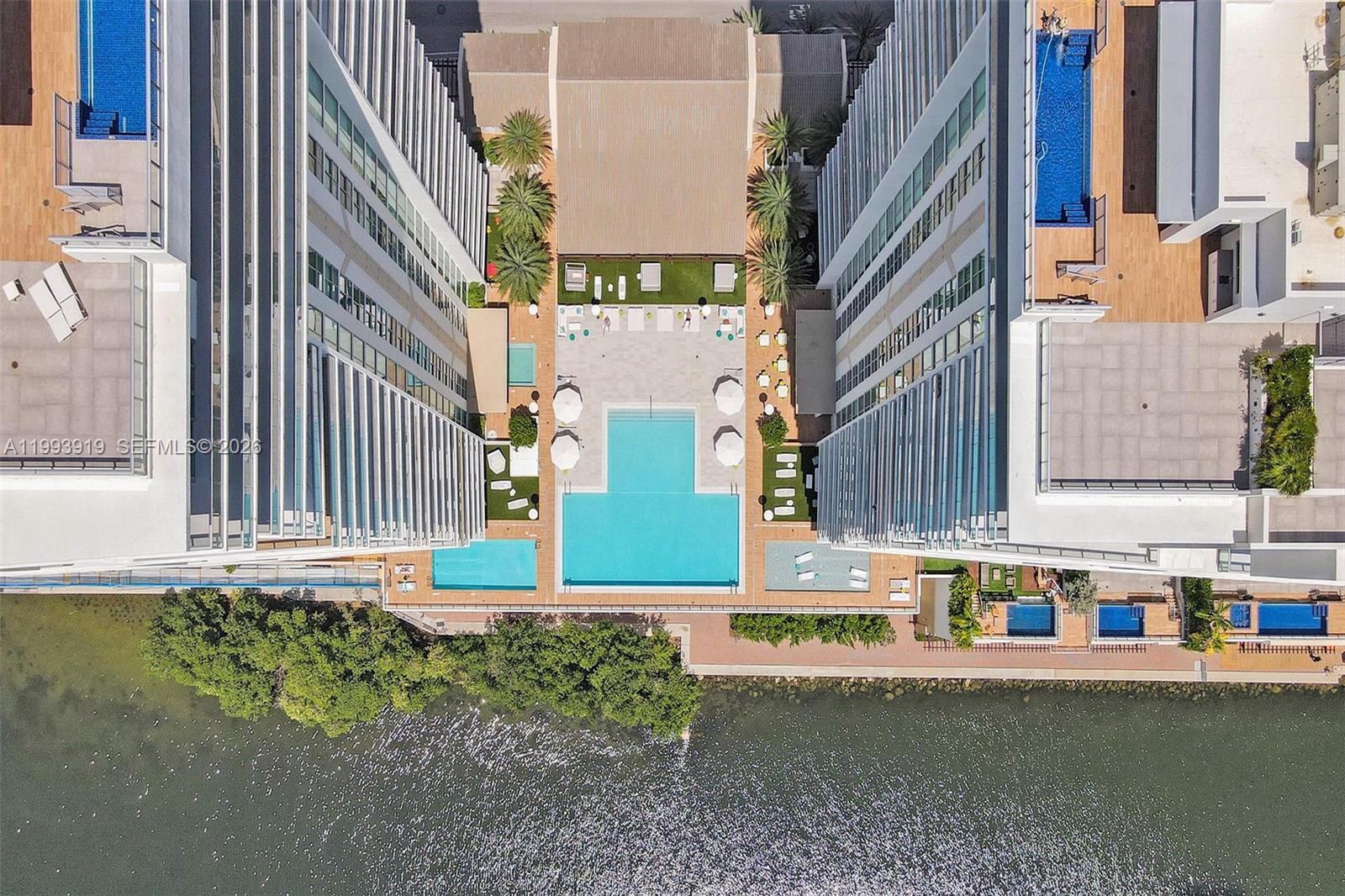 PARQUE TOWERS CONDO - Residential