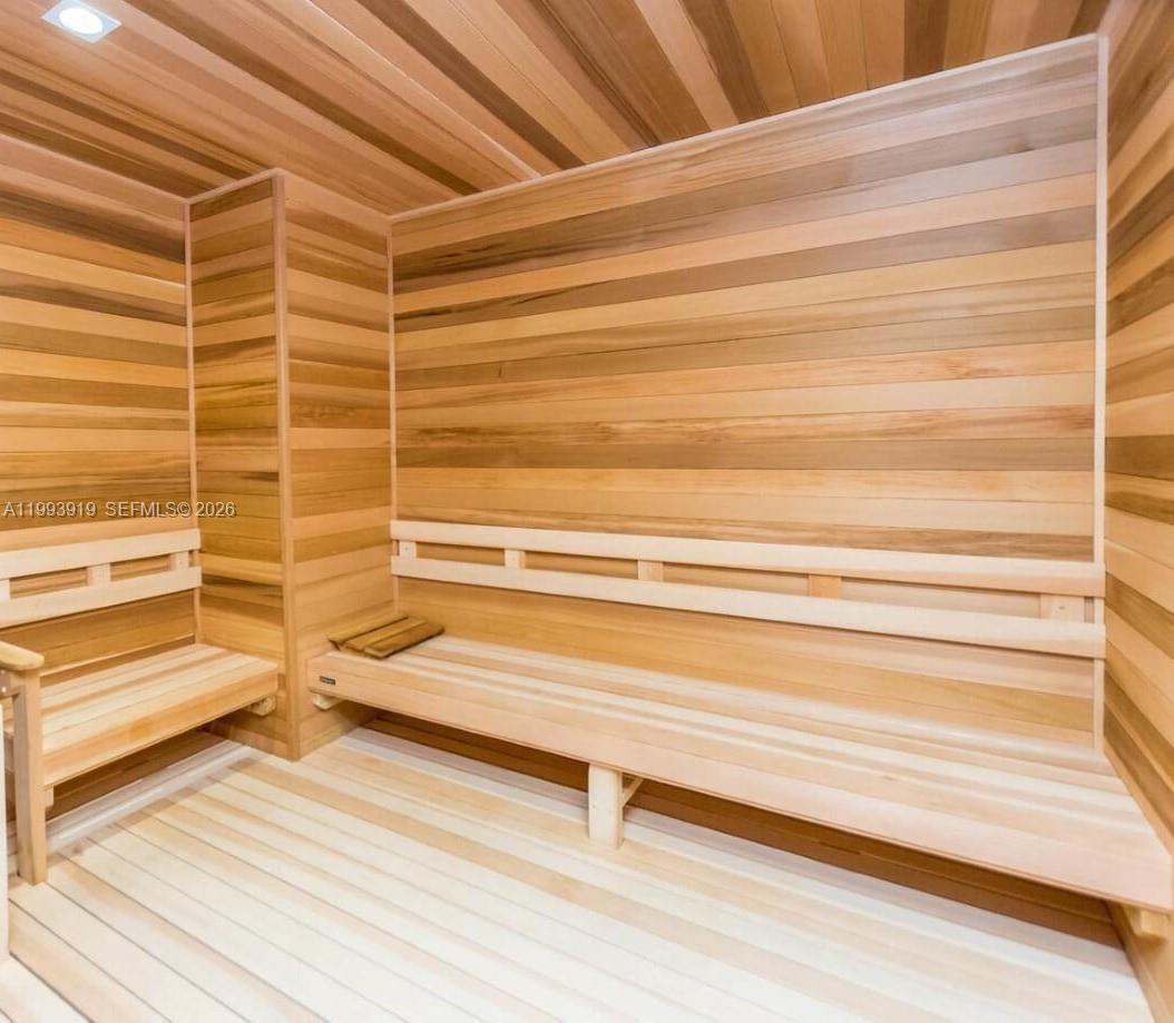 PARQUE TOWERS CONDO - Residential