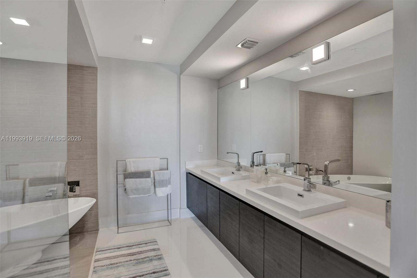 PARQUE TOWERS CONDO - Residential