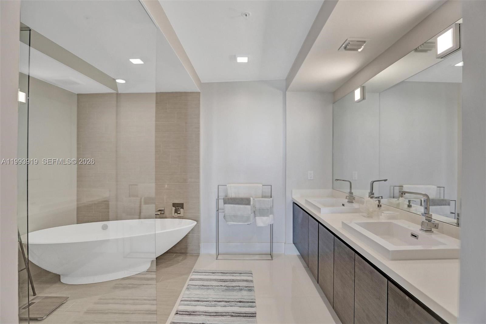 PARQUE TOWERS CONDO - Residential