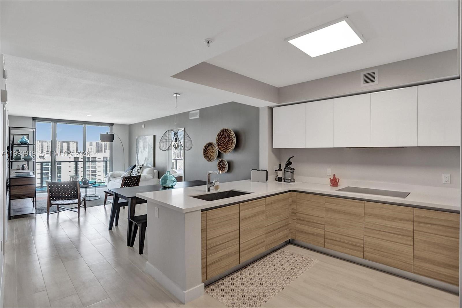 PARQUE TOWERS CONDO - Residential