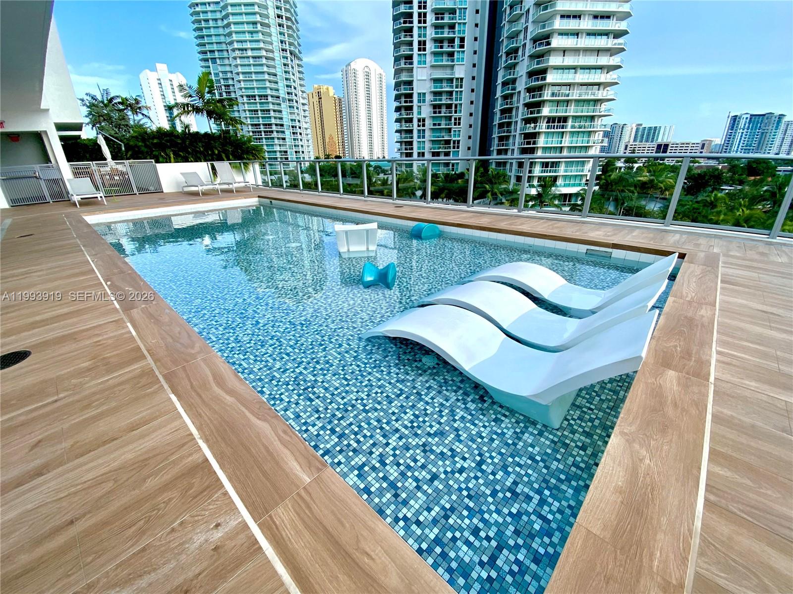 PARQUE TOWERS CONDO - Residential