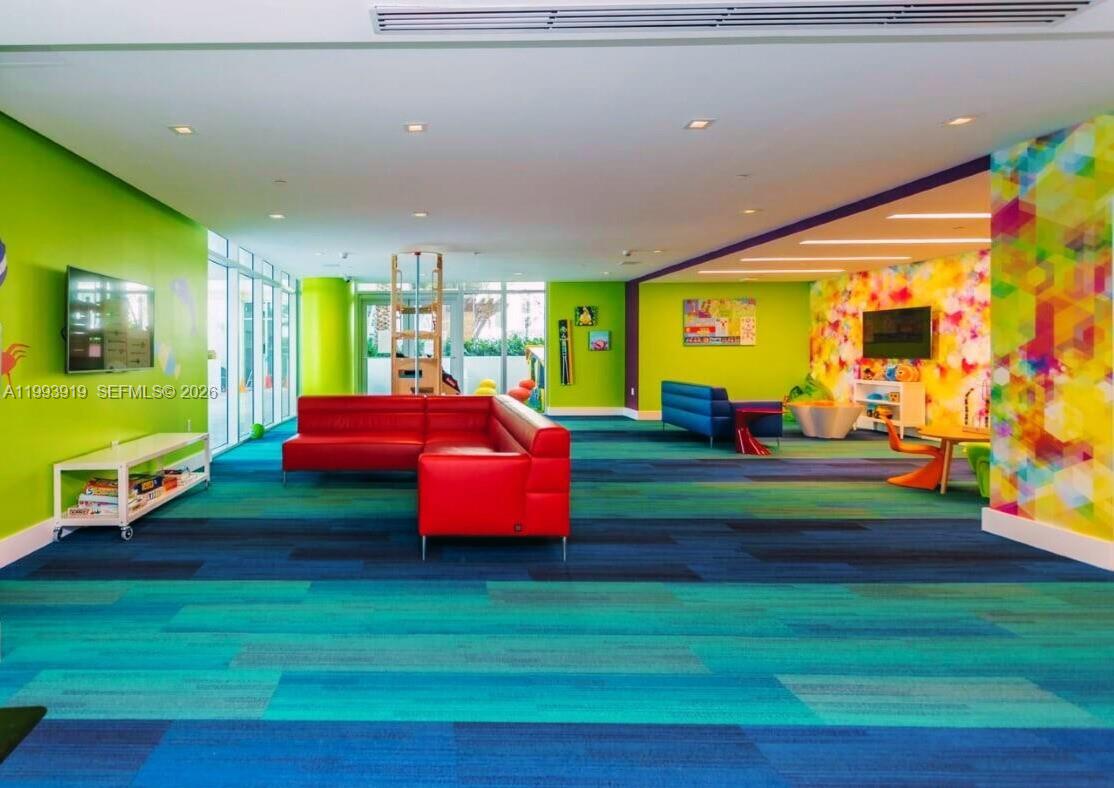 PARQUE TOWERS CONDO - Residential