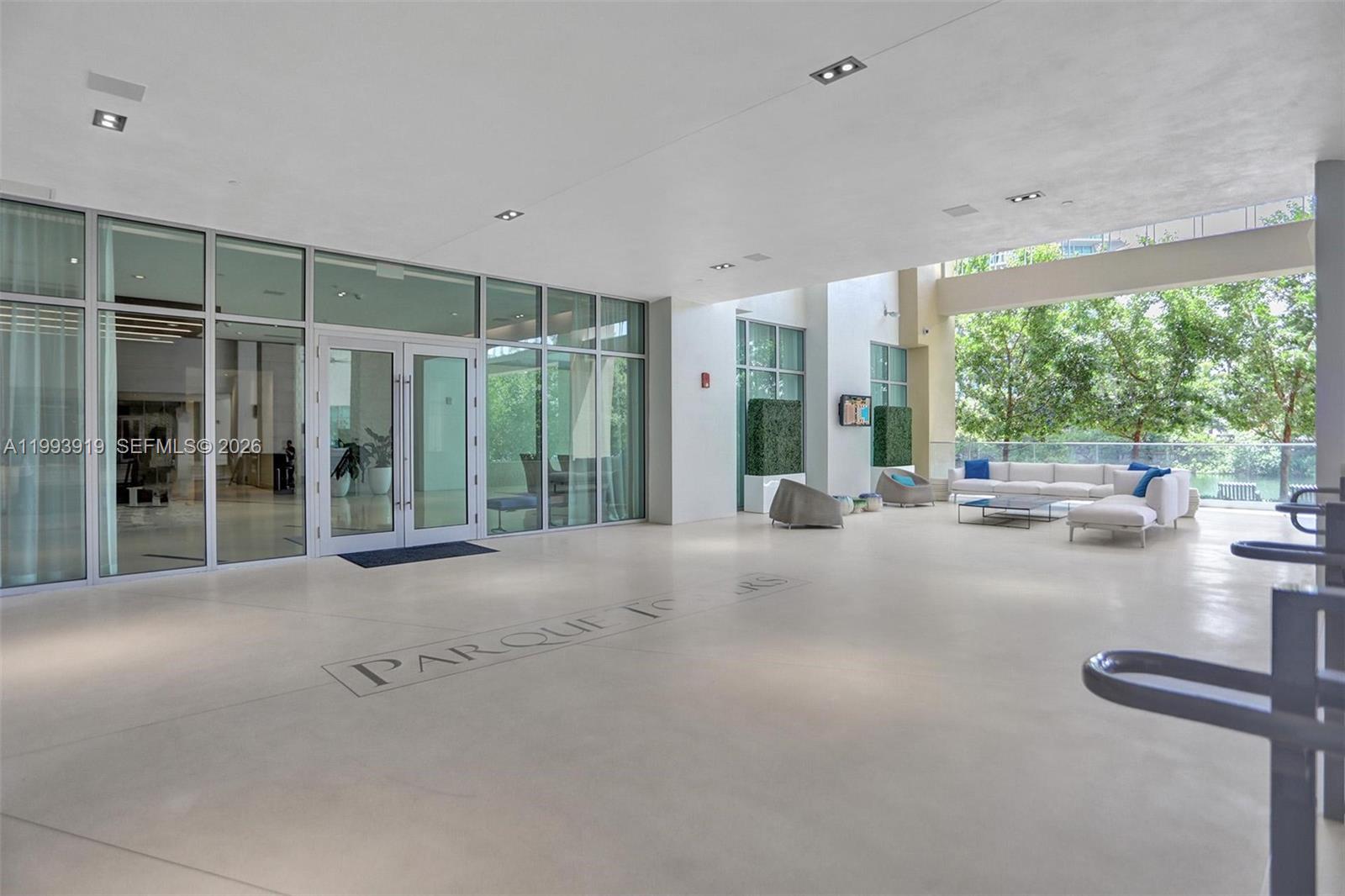 PARQUE TOWERS CONDO - Residential