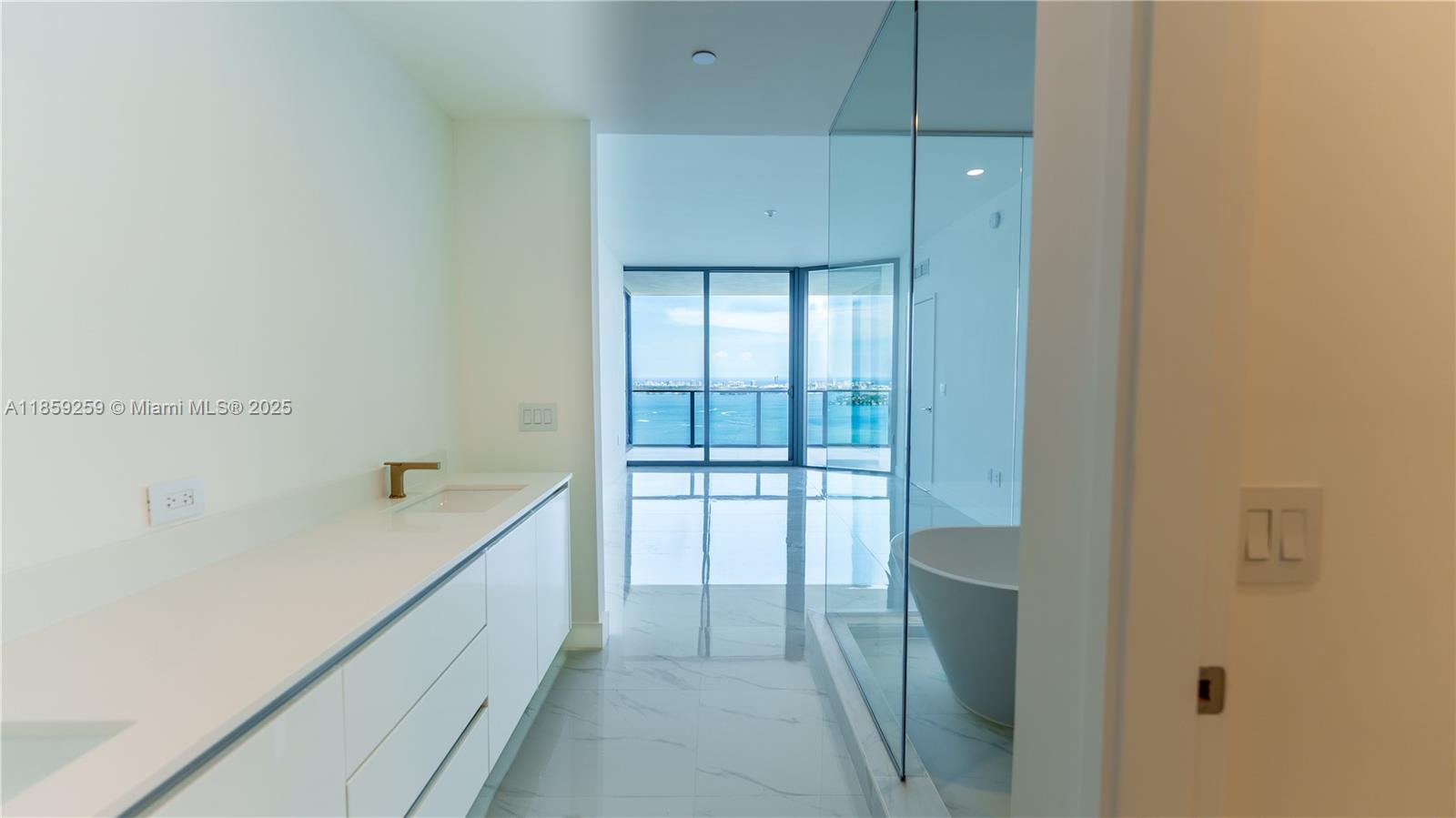 ARIA RESERVE SOUTH TOWER - Residential Lease